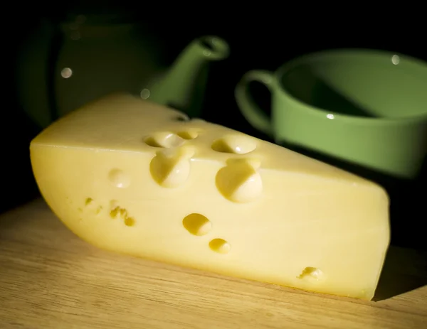 チーズと調理器具のある静物 — ストック写真