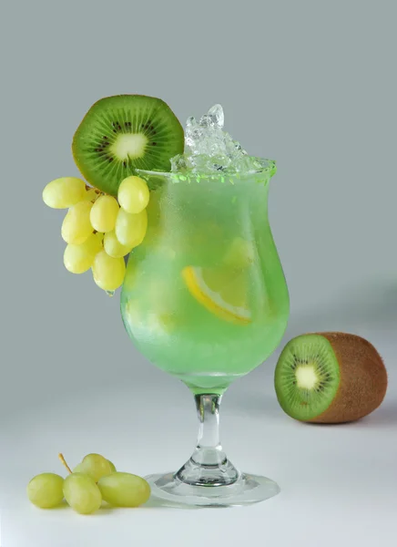 Cocktails com kiwi — Fotografia de Stock