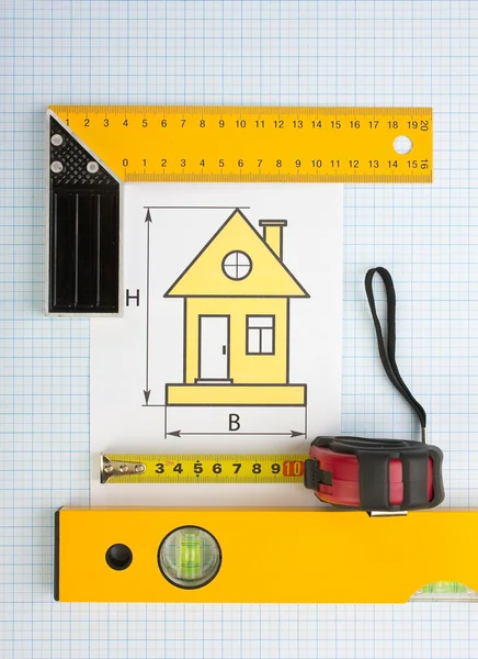 グラフ用紙の背景の上に構築ツールと家庭で引く — ストック写真