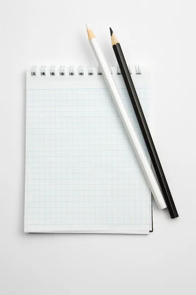 Potloden Notepad Geïsoleerd Witte Achtergrond — Stockfoto