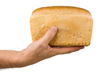 Elindeki somun ekmek beyaz arka planda izole edilmiş.