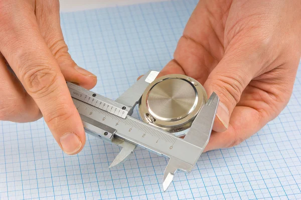 Calibrador mide el detalle — Foto de Stock