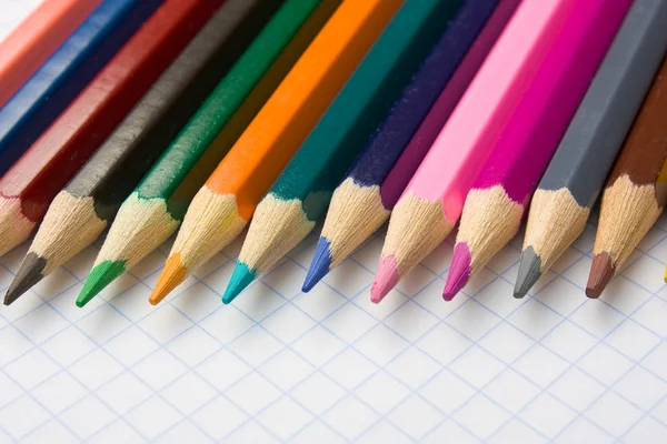 Bleistifte Auf Dem Zellulären Hintergrund — Stockfoto