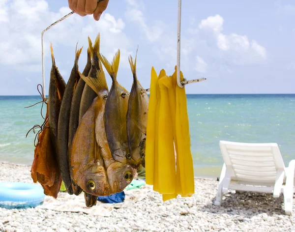 Prodej Uzených Ryb Pláži — Stock fotografie