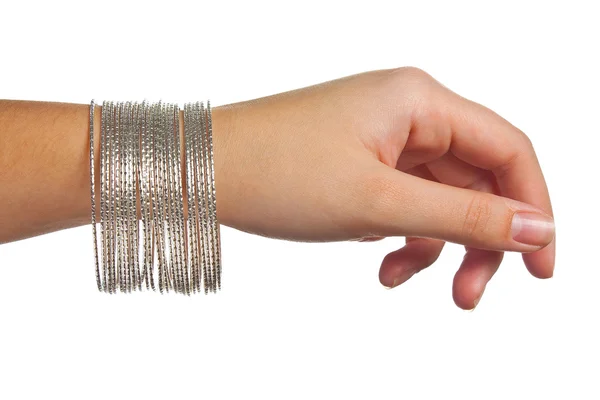 Vrouwelijke hand met sieraden — Stockfoto