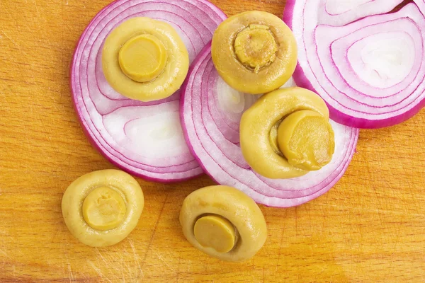 Mushrooms and onions — Stock Photo, Image