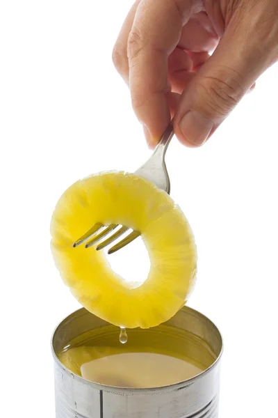 Ananas ring op een vork — Stockfoto