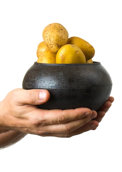 鋳鉄の鍋と白い背景に分離されたジャガイモ — ストック写真