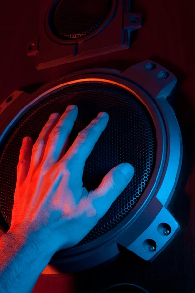 Hand covers the speaker — Stock Photo, Image