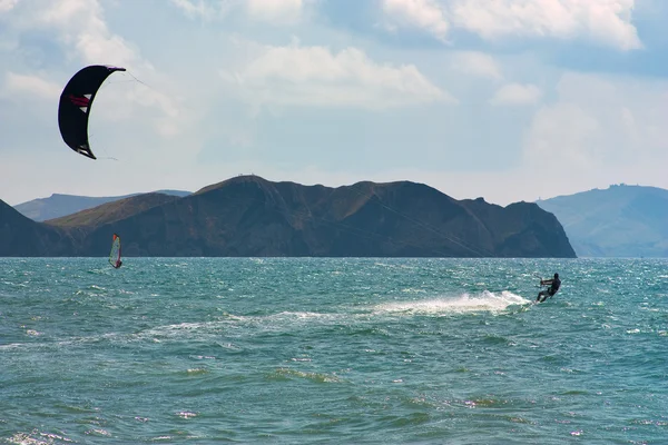 Jazdy konnej kite w morzu na fale — Zdjęcie stockowe