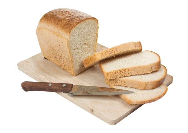 Bröd med en kniv på en skärbräda — Stockfoto
