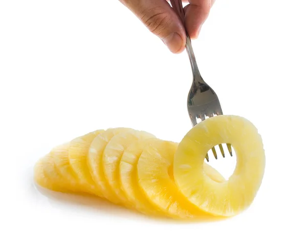 Ananas halkası üzerinde çatal — Stok fotoğraf