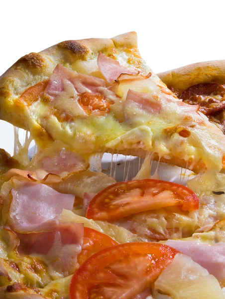Pizza met ham — Stockfoto