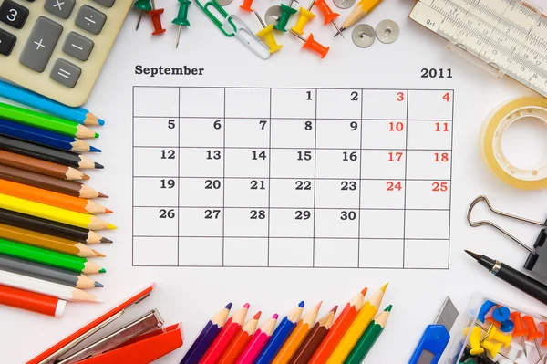 2011 年与办公室和文具每月日历 — 图库照片