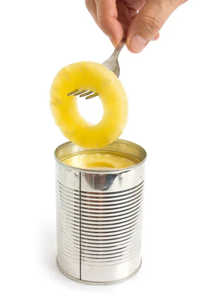 Anello di ananas su una forchetta — Foto Stock