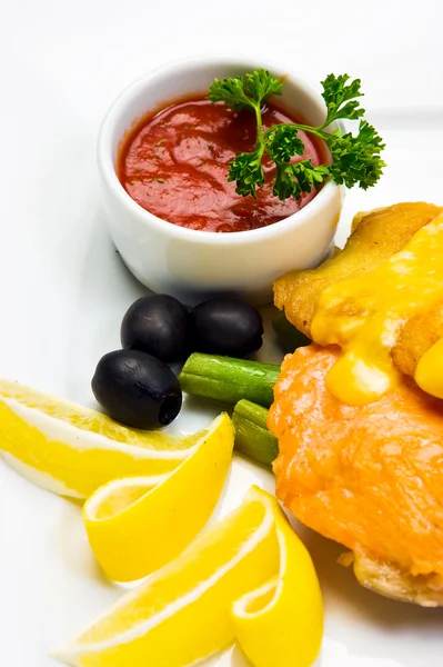 Fish with mayonnaise, served with asparagus, olives, lemon and k — Stock Photo, Image