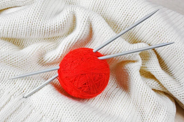 Balles avec fil pour tricoter — Photo