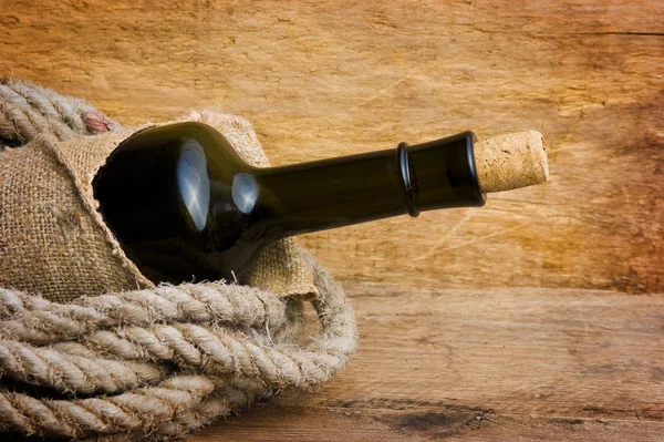 Fles omwikkeld met touw — Stockfoto