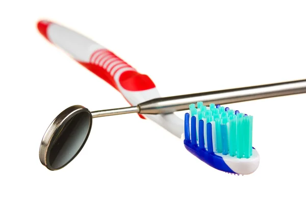Зубная щетка и стоматологические инструменты — стоковое фото