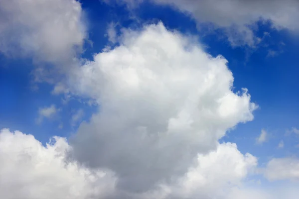Cielo azul nublado — Foto de Stock