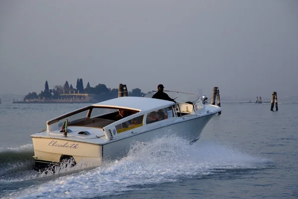 베네치아의 수상 택시 스톡 사진