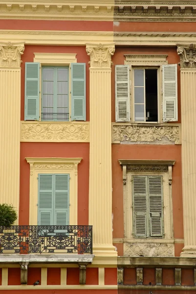 빠 통 비치새로운 페인트, 니스, 프랑스의 리비에 라 스톡 사진