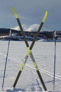 x-country kayak kış spor kavramı