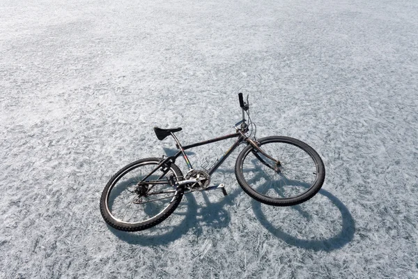 Cykel på is — Stockfoto