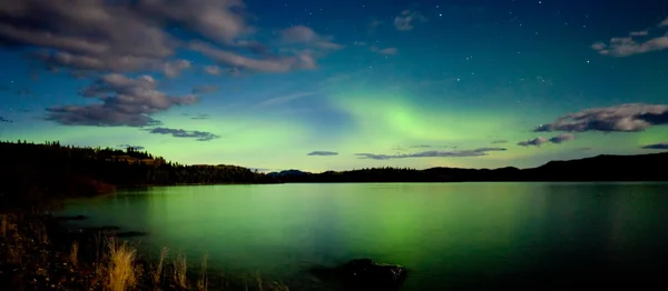Aurora borealis (Northern lights) displej — Stock fotografie