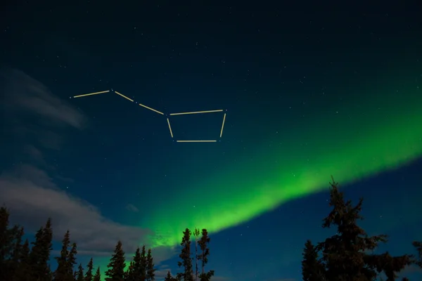 Großer Wagen und Nordlichter — Stockfoto