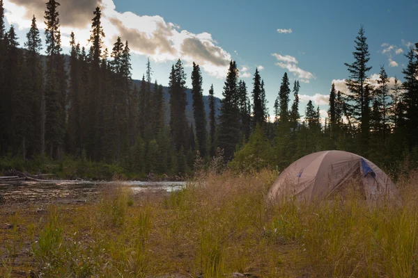 Bezdroża camping koncepcja — Zdjęcie stockowe