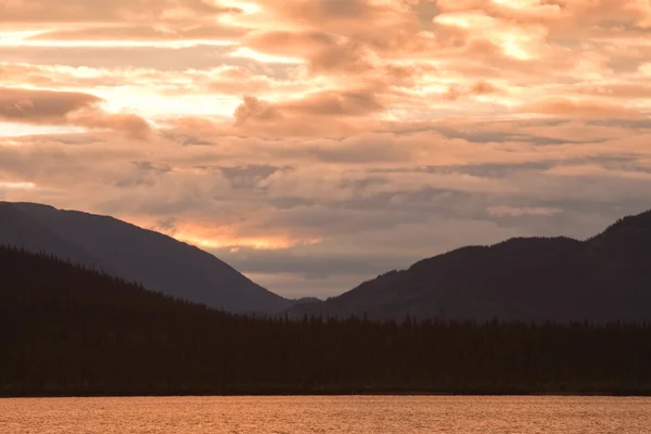 Захід сонця на великі озера лосося — стокове фото