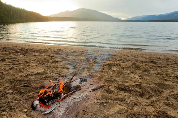 Campfire at beach — Stock Photo, Image
