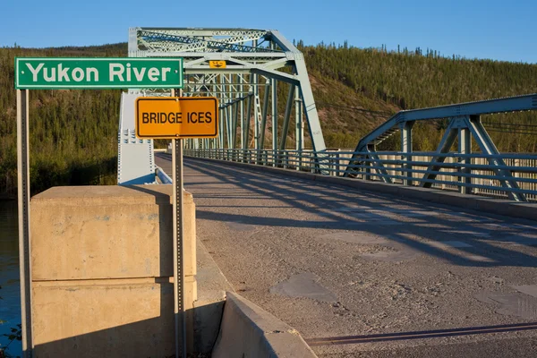 Yukon folyó híd — Stock Fotó