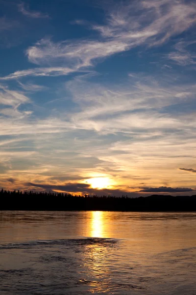 Pôr do sol no Rio Yukon, Canadá — Fotografia de Stock