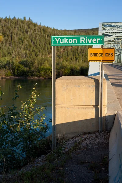 Ponte sul fiume Yukon — Foto Stock