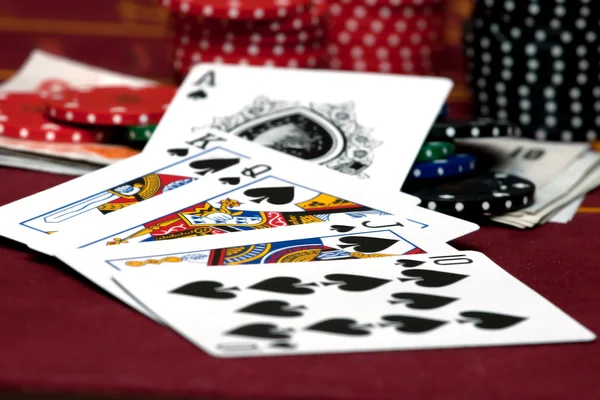 Royal flush, çatışma ve patates kızartması