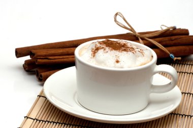 CAPUCINO ve tarçın çubukları