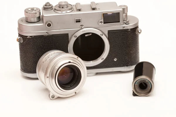 Antigua cámara fotográfica, lente y película —  Fotos de Stock