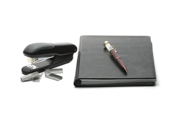 Grampeador e caneta Datebook — Fotografia de Stock