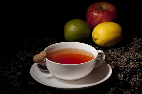 Beyaz bardakta çay — Stok fotoğraf