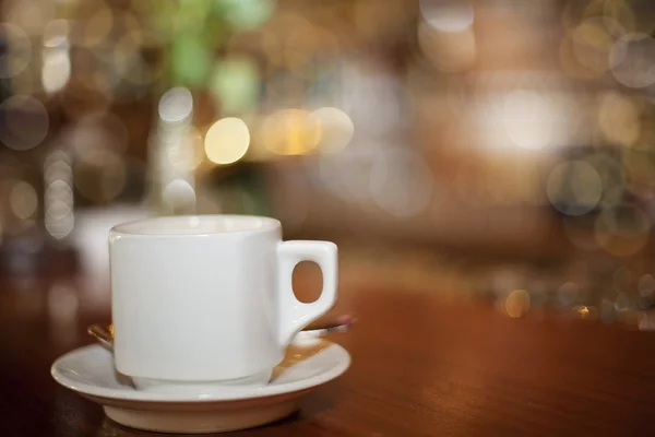 Чашка кофе на баре — стоковое фото