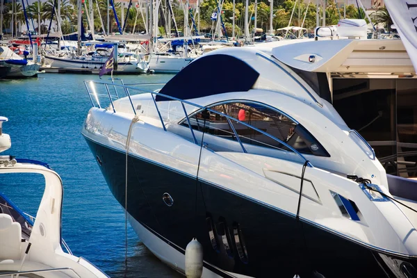 Bir port luxus tekne — Stok fotoğraf