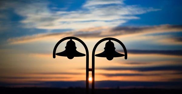 Vecchia lanterna al tramonto — Foto Stock