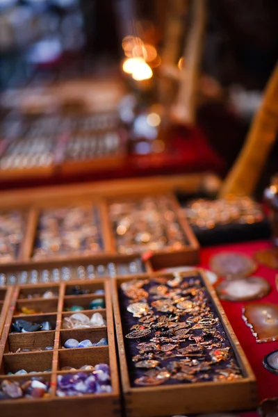Accessory selling at a market in evening — Stock Photo, Image