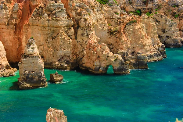 Algarve rock - partján, Portugália — Stock Fotó