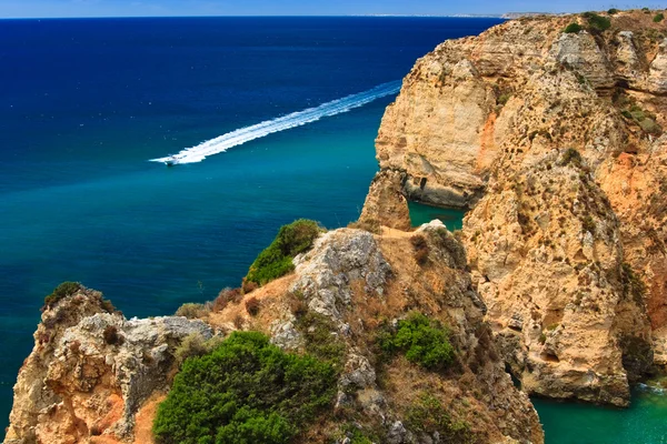 Algarve ροκ - ακτή στην Πορτογαλία — Φωτογραφία Αρχείου