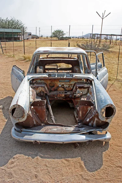 Vecchia macchina nel deserto della Namibia — Foto Stock