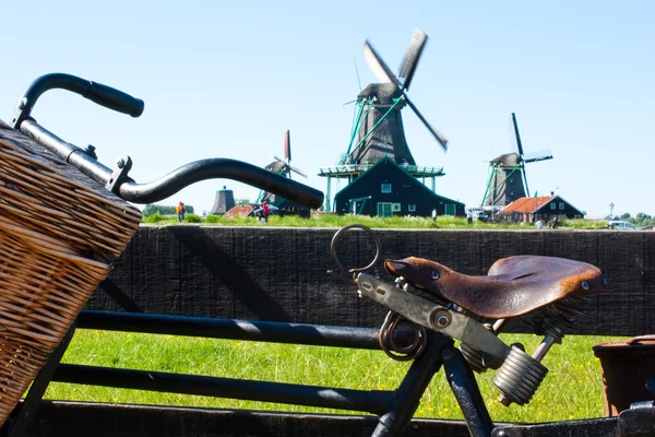Hollanda'da Bisiklet — Stok fotoğraf