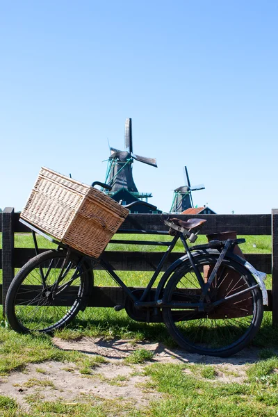 A bicicleta em holland — Fotografia de Stock